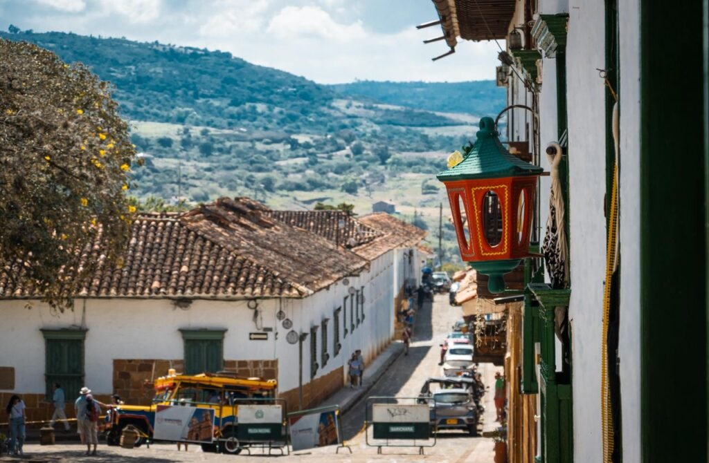 Charming colonial town of Barichara in Colombia, showcasing traditional architecture and scenic hills. viaje multidestino Colombia
