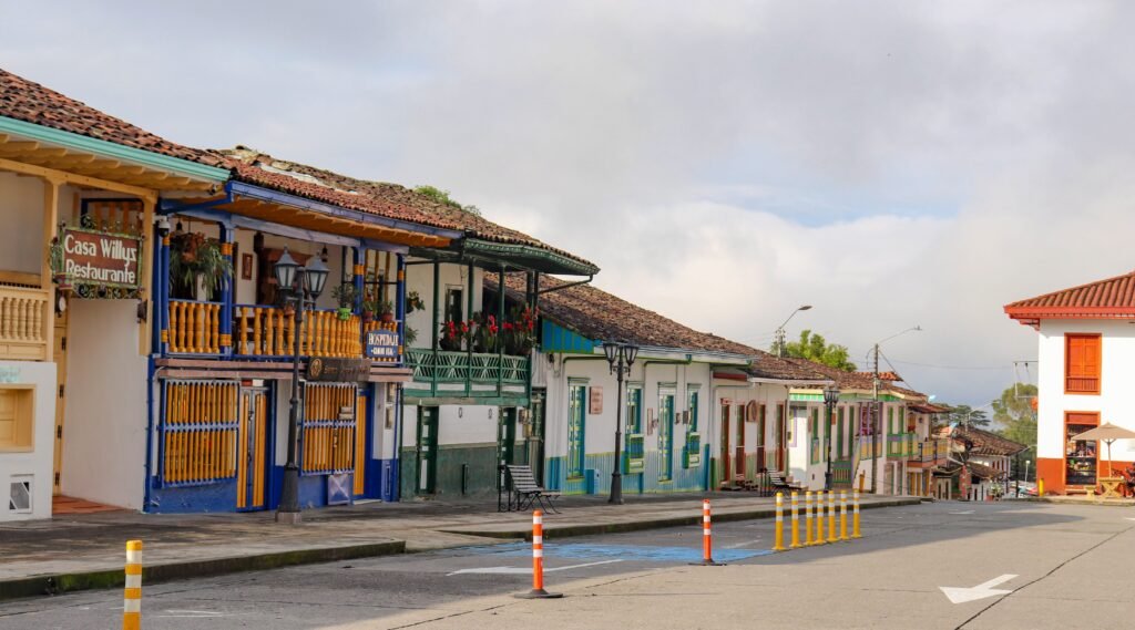 Explore vibrant facades in a Colombian town showcasing colorful architecture and urban charm. Colombia desde México